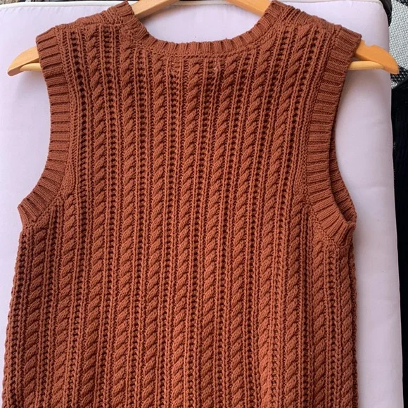Rachel Zoe size small women’s brown crewneck cable sweater vest - Picture 6 of 7